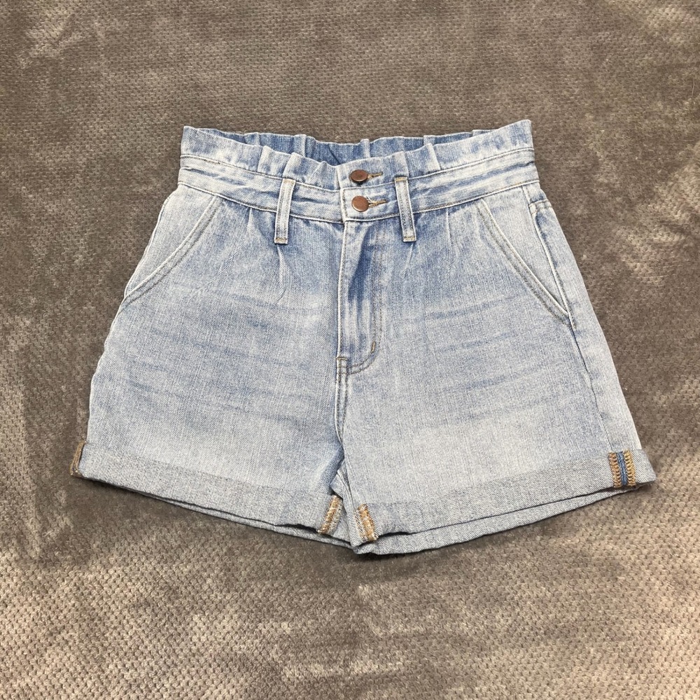 NWT Urban Daizy Womens High Waist Paperbag Denim Shorts Light Wash Blue Size M